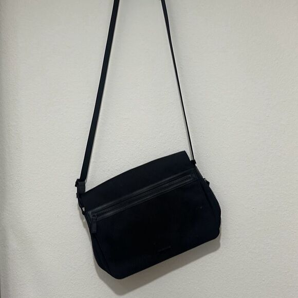 Michael Kors Mens Black Padded Zippered Shoulder Messenger Laptop Bag - Picture 1 of 10